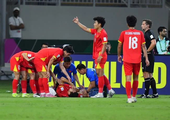 Giao diện đăng nhập và sảnh game của ứng dụng f168 nổ hũ